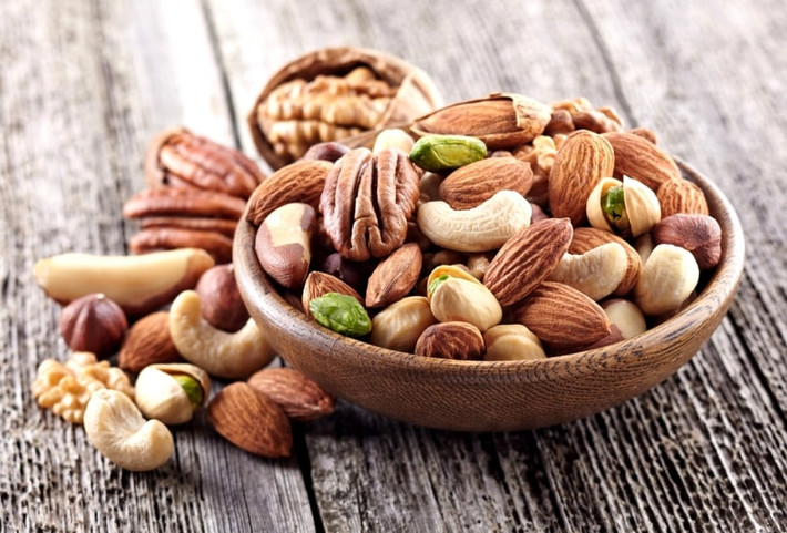 Các loại hạt: Vitamin E có trong các loại hạt giúp điều trị chứng khô âm đạo. Các loại hạt như hạt hướng dương, hạnh nhân, quả óc chó…được xem là những thực phẩm tốt nhất cho "cô bé" khỏe mạnh.