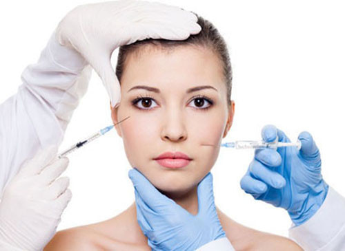 Tác dụng phụ của việc tiêm botox phổ biến nhất là sưng hoặc bầm tím tại chỗ tiêm, đau đầu hoặc giống như triệu chứng cúm. Ảnh: thuocthang.