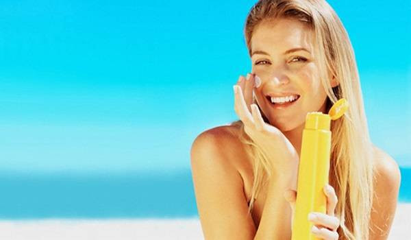 Kem chống nắng có chỉ số chống nắng SPF từ 30 trở lên là sản phẩm được các chuyên gia da liễu khuyên dùng. Ảnh: khoahocdoisong.