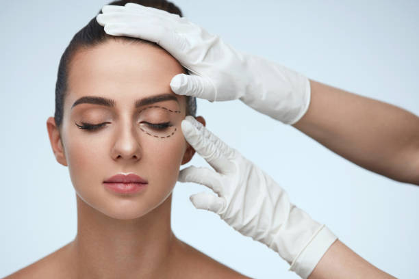 Lý do là vì một số loại thuốc có thể làm loãng máu của bạn, hoặc có thể gây chảy máu quá nhiều trong quá trình phẫu thuật. Ảnh: istockphoto.
