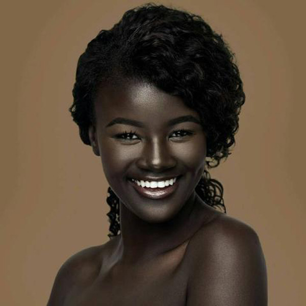 Hiện nay, “con gái bóng đêm” Khoudia Diop thường xuyên di chuyển giữa Paris và New York để theo đuổi sự nghiệp người mẫu. Cô có cơ hội sải những bước đi vững chắc, cá tính trên các sàn diễn đẳng cấp quốc tế.