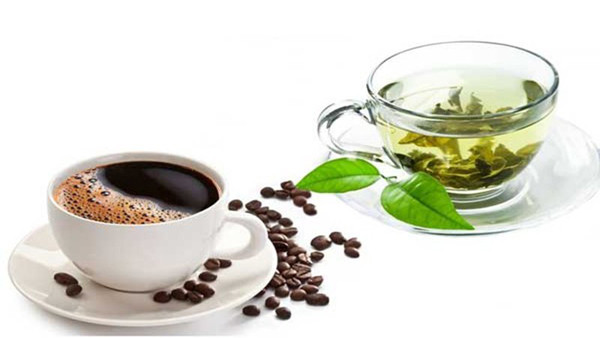 Lý do không nên uống nhiều trà, cà phê trong ngày nắng nóng là bởi chúng có đặc tính lợi tiểu mạnh. Khi đi vào cơ thể, trà và cà phê khiến cơ thể thải nước ra ngoài cực nhanh.