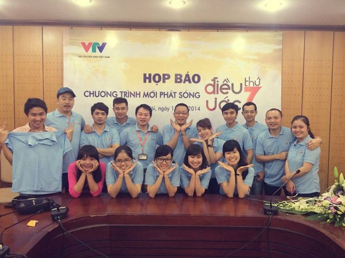 Dù là quan hệ cha con thì trong công việc, nhà báo Lại Văn Sâm và Lại Bắc Hải Đăng cũng rất nghiêm túc và chuyên nghiệp. Hải Đăng chịu áp lực là con của người nổi tiếng nhưng không vì lẽ thế mà anh ỷ lại. Ảnh: Dieuuocthu7.