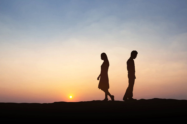 Đừng giới hạn trong những kỉ niệm. Mơ ân ái với người yêu cũ, bạn đừng giới hạn trong những kỉ niệm. Kỉ niệm giống như một dòng suối cạn. Người đứng trên bờ lại ngỡ là dòng sông, lặng nhớ về quãng thời gian qua mà đau xót, khó lòng băng qua. Tình yêu từng đẹp cỡ nào cũng đã kết thúc, tiếc nuối cũng không lấy lại được. Hơn nữa, kỉ niệm thường nhuốm màu cảm xúc, được tô vẽ lung linh khiến người trong cuộc càng không nỡ buông.