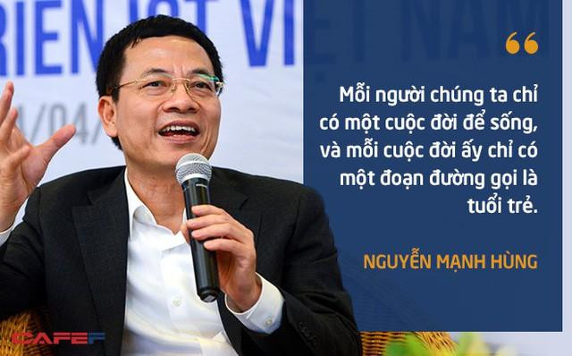Nói với người trẻ, ông Nguyễn Mạnh Hùng từng nhấn mạnh tới vai trò, trách nhiệm và cả những khó khăn của tuổi trẻ. Ông cho rằng mỗi thanh niên hãy sống tốt và nỗ lực hết sức để không uổng phí tuổi thanh xuân tràn đầy năng lượng. Ảnh: CafeF.