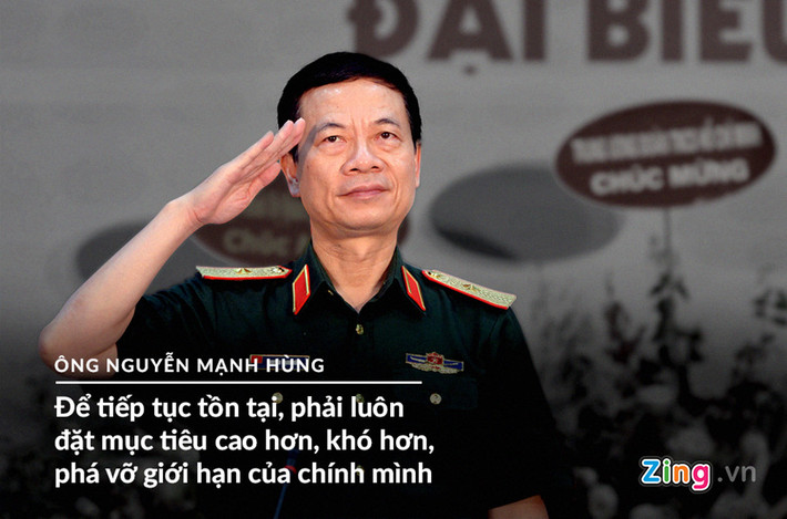 Trước đó trên cương vị lãnh đạo của Viettel, Thiếu tướng Nguyễn Mạnh Hùng được xem là thuyền trưởng, người truyền cảm hứng với nhiều câu nói ấn tượng. Tướng Hùng từng chia sẻ: Nếu có hai lựa chọn một khó, một dễ thì bao giờ chúng tôi cũng sẽ chọn việc khó để làm. Bởi khi đã làm được việc khó, sẽ nâng mình lên một tầm cao hơn". Ảnh: Zing.