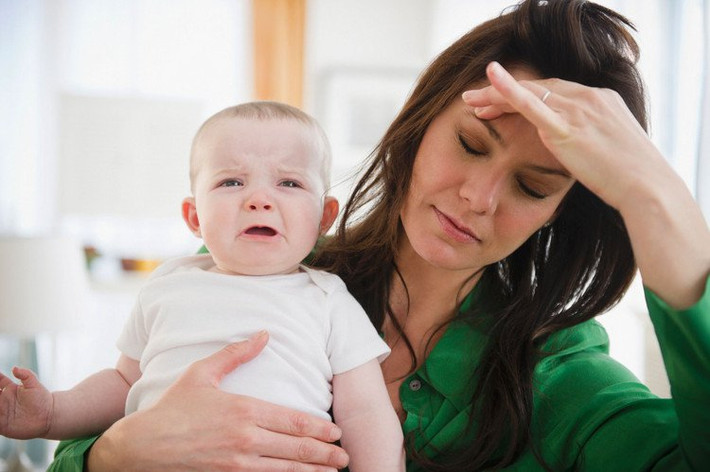 Lo lắng quá mức Những phụ nữ này thường có các biểu hiện bồn chồn, bất an. Người mẹ có thể cảm thấy hoảng hốt đối với những tình huống xảy ra hằng ngày và khó có thể bình tĩnh lại.