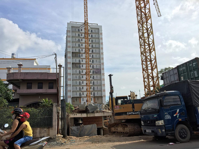 Trong 19 vi phạm của Tân Bình Apartment, có 3 vi phạm nghiêm trọng bị phạt tới 300 triệu: ký 67/117 hợp đồng mua bán với khách hàng nhưng diện tích căn hộ không được xác định theo diện tích thông thủy của căn hộ; Không có hợp đồng bảo lãnh ngân hàng về nghĩa vụ tài chính của chủ đầu tư đối với khách hàng; Ký hợp đồng mua bán nhà ở hình thành trong tương lai khi chưa được Sở Xây dựng xác nhận dự án đủ điều kiện mua bán. Ảnh: Tạp chí Sở hữu Trí tuệ.
