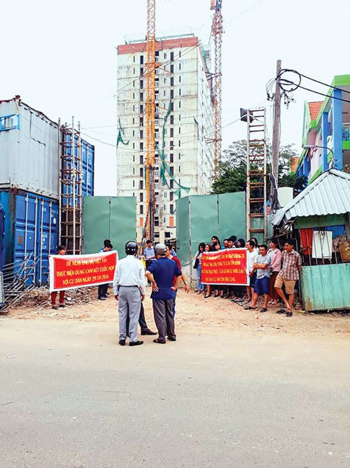 Ngoài ra, còn 16 sai phạm của Tân Bình Apartment khác như: không tổ chức nghiệm thu, phê duyệt hồ sơ thiết kế bản vẽ thi công; không kiểm tra xuất xứ nhãn mác hàng hóa, chứng nhận hợp chuẩn với vật liệu thi công; thu tiền của khách hàng vượt quá tỷ lệ hợp đồng theo quy định… Ảnh: Sài Gòn đầu tư.