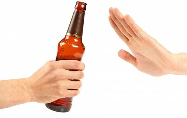 Hạn chế rượu bia, đồ uống có gas và các loại đồ uống có cồn khác để cơ thể được khỏe mạnh, tránh được nguy cơ viêm loét dạ dày, đầy hơi, thừa cân,...Ảnh: suanonalphalipidlifeline.