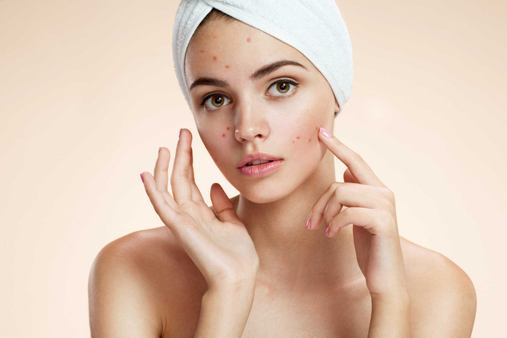 Vì vậy, để có làn da sáng mịn, bạn cần tuân thủ các bước chăm sóc da cơ bản. Ảnh: hellobacsi.