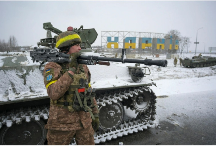Nói đến mâu thuẫn giữa Tiểu đoàn Azov và quân đội chính phủ Ukraine đã có từ lâu đã lâu. Chỉ là xung đột giữa hai bên bắt đầu leo thang sau khi cuộc chiến Ukraine-Nga bắt đầu.