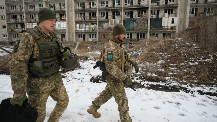 Không có đường rút lui, Tiểu đoàn Azov đã ngang nhiên đe dọa dân thường không được rời khỏi thành phố và sẵn sàng nổ súng vào những người dân muốn rời khỏi thành phố. Tin tức mới nhất cho biết, Tiểu đoàn Azov thậm chí đã đặt 10.000 quả mìn trong các khu vực dân cư để chống lại quân đội Nga và cản trở nỗ lực di tản của dân thường.