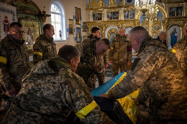 Quân đội nhân dân Donetsk (DPR) từng bị đánh bại bởi Tiểu đoàn Azov vào năm 2014 và bị đuổi khỏi Mariupol. DPR đã bị thương vong nặng nề trong trận chiến đó. Bây giờ DPR cuối cùng cũng có thể có cơ hội để phản kích.