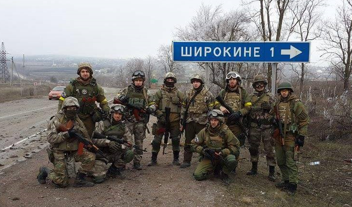 Đồng thời, Tiểu đoàn Azov cũng bày tỏ sự không hài lòng với sự chỉ huy của quân chính phủ Ukraine, cho rằng lực lượng này không phải tuân theo mệnh lệnh của quân chính phủ Ukraine mà có thể tự mình hành động.