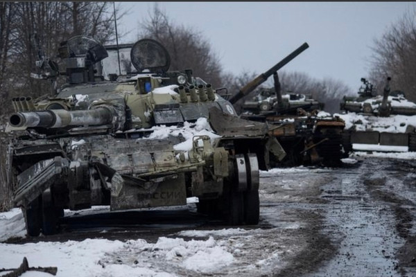 Kể từ khi xung đột Nga-Ukraine bùng nổ, phía Ukraine tuyên bố đã phá hủy hơn 100 xe tăng Nga, quân đội Nga cũng tuyên bố phá hủy 500 xe tăng và nhiều loại xe bọc thép khác nhau của quân đội Ukraine. Dưới góc nhìn của thực tế chiến đấu, liệu xe tăng có còn phù hợp với chiến tranh hiện đại?