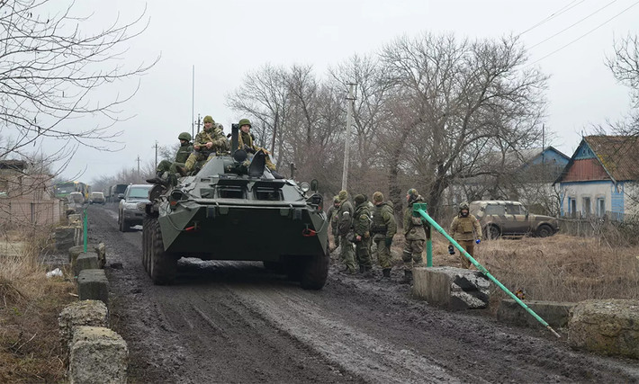 Ngày 1/3, các đơn vị của lực lượng dân quân Donetsk và Nga bao vây phong tỏa Mariupol. Các hành lang nhân đạo sẽ mở đến ngày 2/3. Sau đó, lực lượng dân quân Donbass, với hỏa lực yểm trợ của quân đội Nga sẽ tiến hành truy quét và tiêu diệt mọi khả năng kháng cự của thành phố.