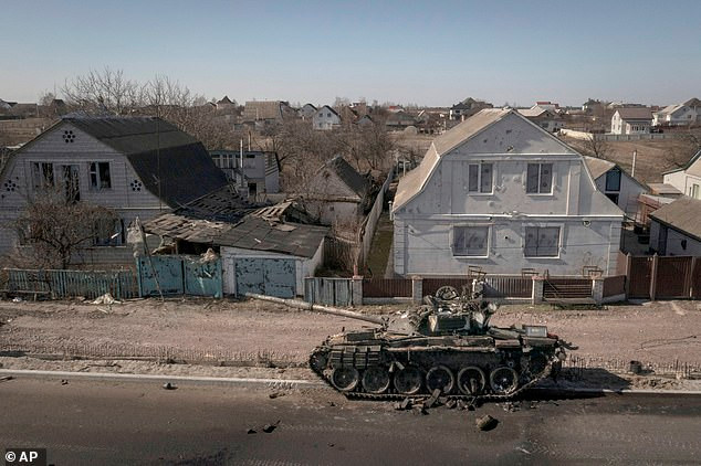 Kể từ khi bắt đầu chiến dịch quân sự đặc biệt ở Ukraine, các sĩ quan Nga đã bị tổn thất nặng nề. Ít nhất hai thiếu tướng đã ngã xuống trên tiền tuyến trong trận chiến với các lực lượng vũ trang Ukraine và một số đại tá, phó lữ đoàn trưởng và trung đoàn trưởng đã thiệt mạng.