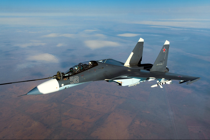 Trong khi đó, Nga đã đưa vào chiến trường những loại chiến đấu cơ hiện đại như Su-35, máy bay chiến đấu đa năng Su-30SM và máy bay chiến đấu tấn công Su-34. Tất cả những chiếc máy bay trên đều dựa trên thiết kế của máy bay chiến đấu Su-27, với những cải tiến về vũ khí, điện tử hàng không và cảm biến được hiện đại hóa.