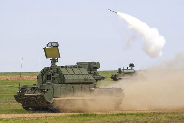 Một khả năng khác được một số chuyên gia đưa ra là các máy bay Su-27 Ukraine đã bị hệ thống phòng không trên bộ của Nga bắn hạ. Tuy nhiên, không có hệ thống tầm xa nào của Nga được quan sát thấy ở Ukraine và có khả năng vô hiệu hóa các mục tiêu gần thành phố Zhytomir. Chính vì vậy các máy bay của Ukraine có khả năng cao là đã bị hạ trong những cuộc không chiến.