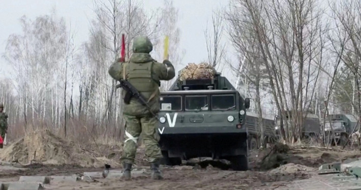 Nhiều chuyên gia cho rằng, việc quân đội Ukraine chủ động tấn công quân đội Nga là điều khó tin, bởi vì tình hình của Ukraine bây giờ là đang quá khó khăn bởi vì quân đội Ukraine đang chịu thiệt hại nặng, cũng như lực lượng phân tán và không còn vũ khí để chiến đấu với Nga.