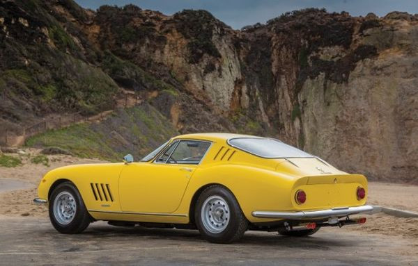 7. 1967 Ferrari 275 GTB : Chiếc xe này được thiết kế bởi Scaglietti năm 1967 để dùng trong các bộ phim. Xe được bán lại với giá 3.657.500 đôla.