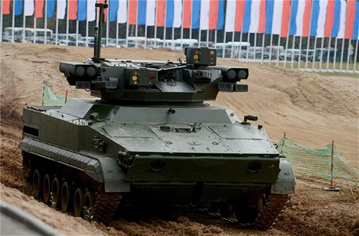 Theo Sputnik, mới đây tại diễn đàn quân sự quốc tế Army-2016 Nga tiếp tục khẳng định sự quan tâm tới công nghệ robot quân sự khi cho ra mắt một loạt mẫu robot chiến đấu thế hệ mới và các biến thể nâng cấp của chúng. Và dưới đây là top 5 mẫu robot quân sự đình đám nhất nhất mới được Sputnik bình chọn.