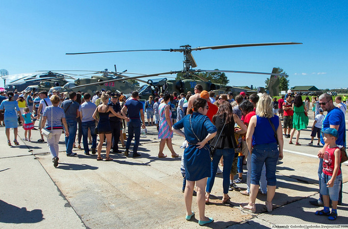 Ở một góc khác của buổi triển lãm là các dòng trực thăng quân sự gồm: Ka-52, Mi-24, Mi-8 và Mi-26.