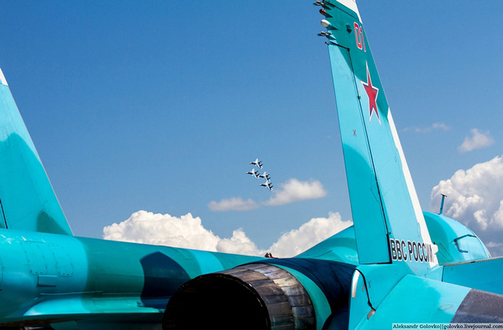 Tiếp đó là tiêm kích bom Su-34. Việc Không quân Nga điều cả hai dòng chiến đấu cơ hiện đại nhất của mình là Su-34 lẫn Su-30SM đến Viễn Đông cũng đủ nói lên tầm quan trọng của khu vực chiến lược này.