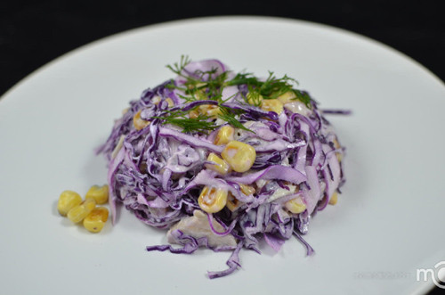 Sốt trộn salad. Sốt trộn salad bán sẵn có thể được pha trộn với hóa chất và chất bảo quản thực phẩm, tăng nguy cơ gây ngộ độc.