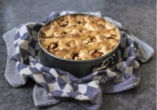 Surprise Pie. Đúng như tên gọi Surprise Pie (bánh bất ngờ), chiếc bánh này mang tới điều bất ngờ cho những người chứng kiến. Chiếc bánh gồm phần vỏ bánh rỗng, bên trong chứa loại động vật sống, có thể là chim, rắn. Phần nhân bánh nghe có vẻ vô lý song chúng thực sự tồn tại, nhằm mục đích giải khuây cho thực khách hơn là cảm nhận vị ngon.