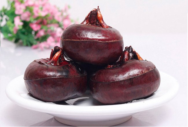 3. Tuyết canh thang - chữa đờm nhiệt âm hư, đại tiện táo bón (có thể dùng cho trẻ em có các biểu hiện u cục tính kết ở bụng, viêm sưng hạch, táo bón). Sứa 50g, củ năng 4 củ. Sứa rửa sạch nước mặn thái lát, củ năng gọt vỏ ngoài thêm gia vị nấu như nấu canh. Ảnh: tinhhoa.net.