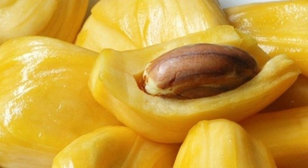 Giúp tóc khỏe hơn: Vitamin A còn thúc đẩy tóc khỏe hơn và làm giảm triệt để tình trạng tóc khô gãy rụng. Ảnh: amthucgiadinhviet.com.