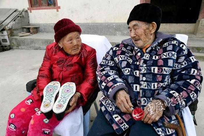 Ngày hai người kết hôn, Wu đã mang sang nhà chồng toàn bộ rèm, chăn gối do bà tự thêu. Chúng đẹp đến nỗi ông Xiang Yongshan yêu say đắm vợ mình ngay từ lúc đó.