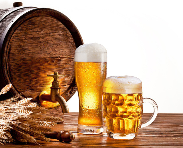 1. Thói quen uống một ly bia (500ml) mỗi ngày. Nhiều người đã được bác sĩ khuyên uống bia chứ không phải là rượu để có thể sống thọ và có sức khỏe tốt. Ảnh: CafeF.vn.