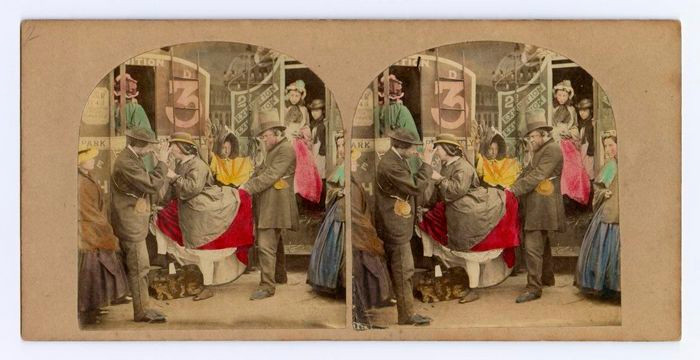 Tại Anh, chỉ trong 2 tháng đã có 19 phụ nữ chết do váy phồng bắt lửa. Tại Philadelphia, 9 nữ diễn viên ba lê đã chết cháy khi chỉ một người bị cây nến chẳng may đổ xuống váy tại nhà hát Continetal.