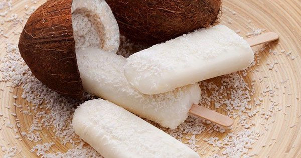 1. Kem que sữa dừa. Nguyên liệu: Kem tươi, nước cốt dừa, đường, sữa tươi, sữa đặc, khuôn kem que. Cho tất cả các nguyên liệu vào 1 cái tô và khuấy đều cho đường và sữa đặc tan hết. Nếu thích có thể cho thêm dừa bào sợi cho thêm phần hấp dẫn. Ảnh: Huongdan.org.