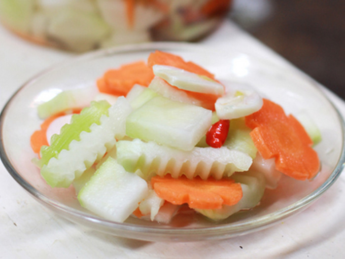 Mề ngỗng xào củ quả. Món ăn này rất dễ làm, sự kết hợp giữa mề gà và các loại củ sẽ khiến món ăn không bị ngấy. Bạn có thể linh động các loại củ quả mình thích ăn như xu hào, cà rốt, hành tây. Ảnh: Danviet.