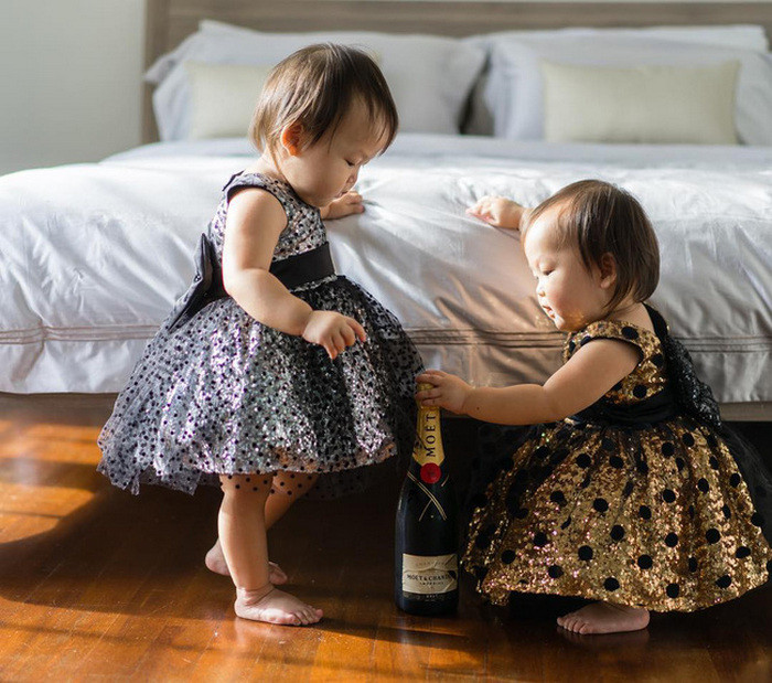 Nhưng cả hai đều yêu thích âm nhạc và nhảy múa. Chúng cũng thích những cuốn sách và đồ chơi giống nhau.