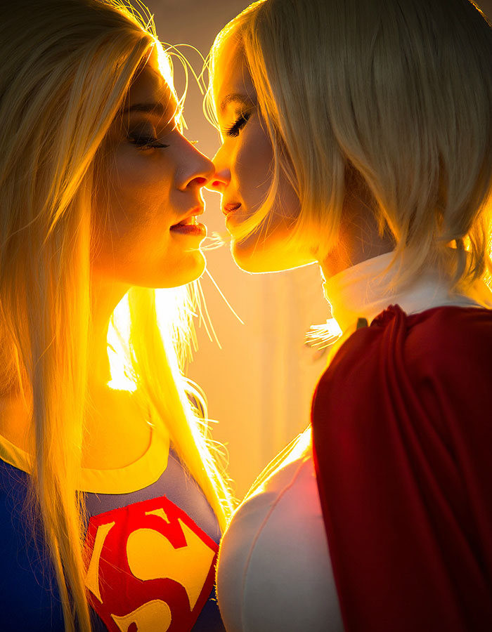 Chưa hết, hai người tung một bộ ảnh cưới đồng tính theo phong cách yêu thích là cosplay nhân vật hoạt hình khiến cộng đồng LGBT và cộng đồng cosplay trầm trồ.