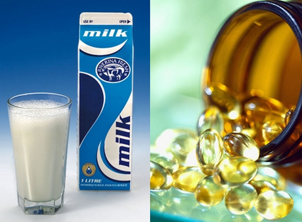 Nguyên liệu làm mặt nạ: Mặt nạ giấy, 50ml sữa tươi không đường, 1 viên nang vitamin E. Hòa chung vitamin E và sữa tươi khuấy đều. Sau đó cho mặt nạ giấy vào dung dịch ngâm từ 2 - 5 phút. Lấy mặt nạ đắp lên da và thư giãn từ 15 - 20 phút cho khô. Cuối cùng là rửa lại với nước mát để se lỗ chân lông, áp dụng từ 2 - 3 lần mỗi tuần. Ảnh: Lycoskin.vn.