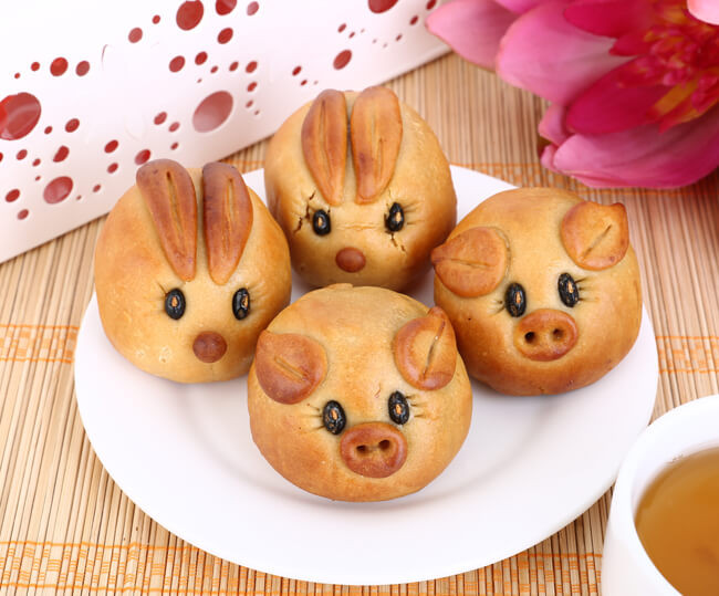 Bánh trung thu hình chú thỏ, lợn… Ảnh: kidsplaza.vn.