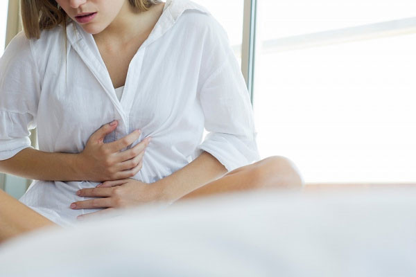 4. Trị máu hôi sau khi sinh: Dùng 20 đến 30g lá sen khô đem tán nhỏ, hòa với nước uống. Hoặc cho lá sen khô vào sắc với 200ml nước lấy 50ml nước lá sen cô đặc, uống ngày một lần. Ảnh: Webtretho.com.