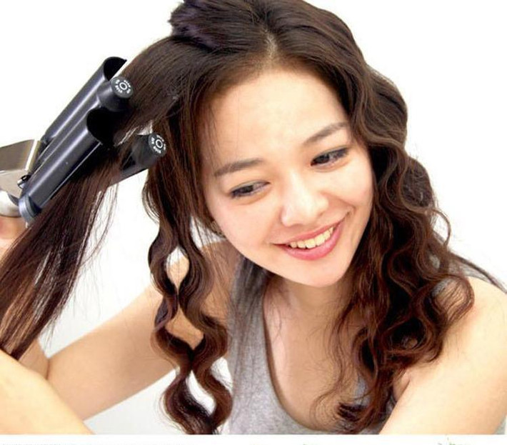 Giữ nếp tóc: Có nhiều cách giúp bạn giữ nếp tóc uốn. Trong đó, cách phổ biến vẫn là dùng gel, sáp tạo nếp. Nên thoa các sản phẩm tạo nếp khi tóc còn ẩm (70-80%). Ảnh: Webtretho.com.