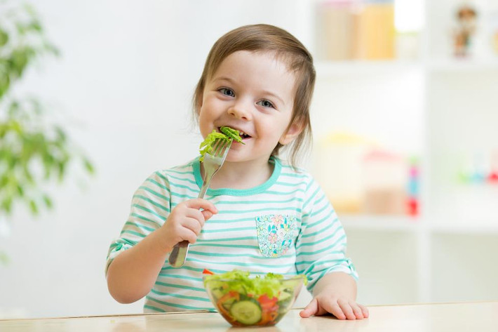 4. Salad rau là món mà rất nhiều trẻ ưa thích. Ảnh: Nutifood.vn.