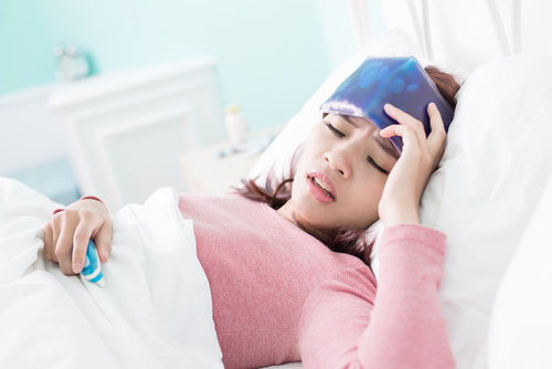 6. Chữa sốt nóng, vàng da, tiểu ít: Ốc nhồi 500 – 2.000g, nấm hương 20g, thịt nạc 60g. Ốc ngâm nước sạch 1 – 2 ngày, đem đập lấy phần thịt ốc, rửa sạch nhớt, thái lát; nấm hương ngâm rửa sạch để ráo nước, thái nhỏ; thịt nạc thái cùng trộn lẫn với ốc và nấm hương, thêm gia vị hành, gừng, bột tiêu, muối, dấm; để 15 phút. Xào to lửa với dầu đến chín, thêm nước dùng, đun cho sôi đều. Ăn nóng. Ảnh: Pocarisweat.com.vn.
