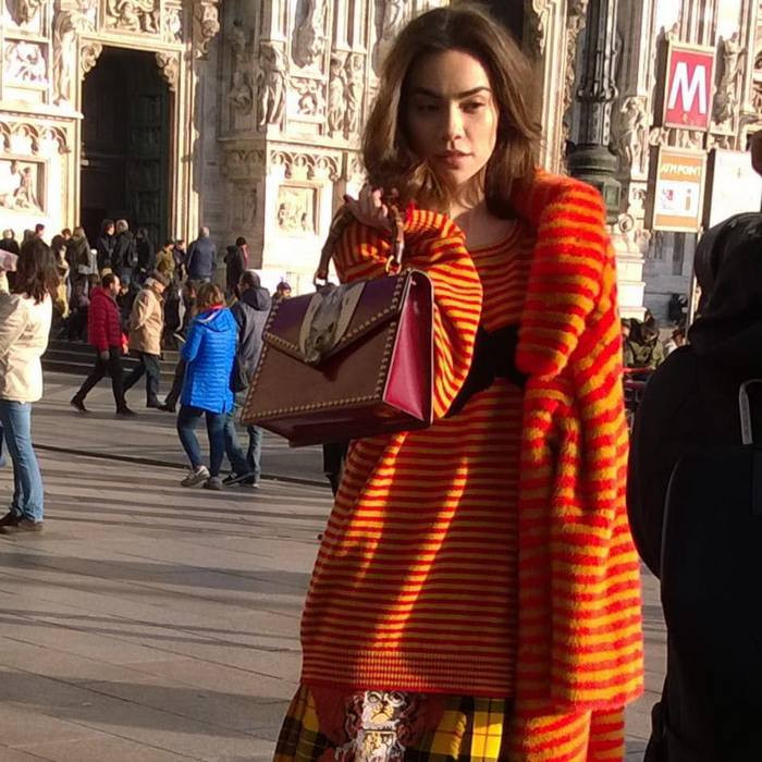 Cô cũng khoe thêm ảnh street style đầy màu sắc và ấn tượng trên đường phố của nước Ý. Ảnh: FB Hồ Ngọc Hà.