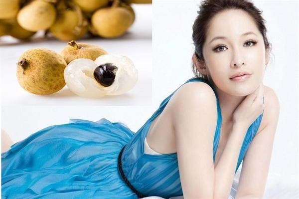 Kết hợp mát xa khoảng 5 – 10 phút, rồi rửa lại bằng nước sạch. Cách này rất đơn giản nhưng có tác dụng tẩy trang sạch, làm dịu da, mềm da. Ảnh: vietq.vn.