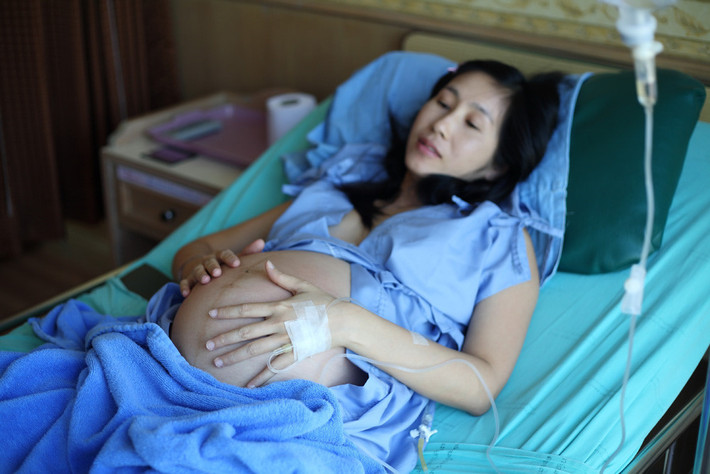 3. Một con sa bằng ba con đẻ: Sảy thai một lần mất sức tương đương với sinh ba đứa con. Ảnh: thanhnien.vn.