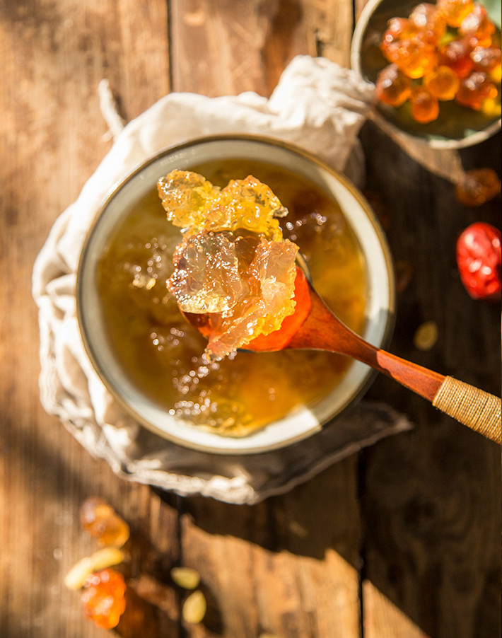 Nhựa đào sử dụng làm thuốc chữa đái ra dưỡng chấp và đái tháo đường. Ảnh: Delicacy.vn.